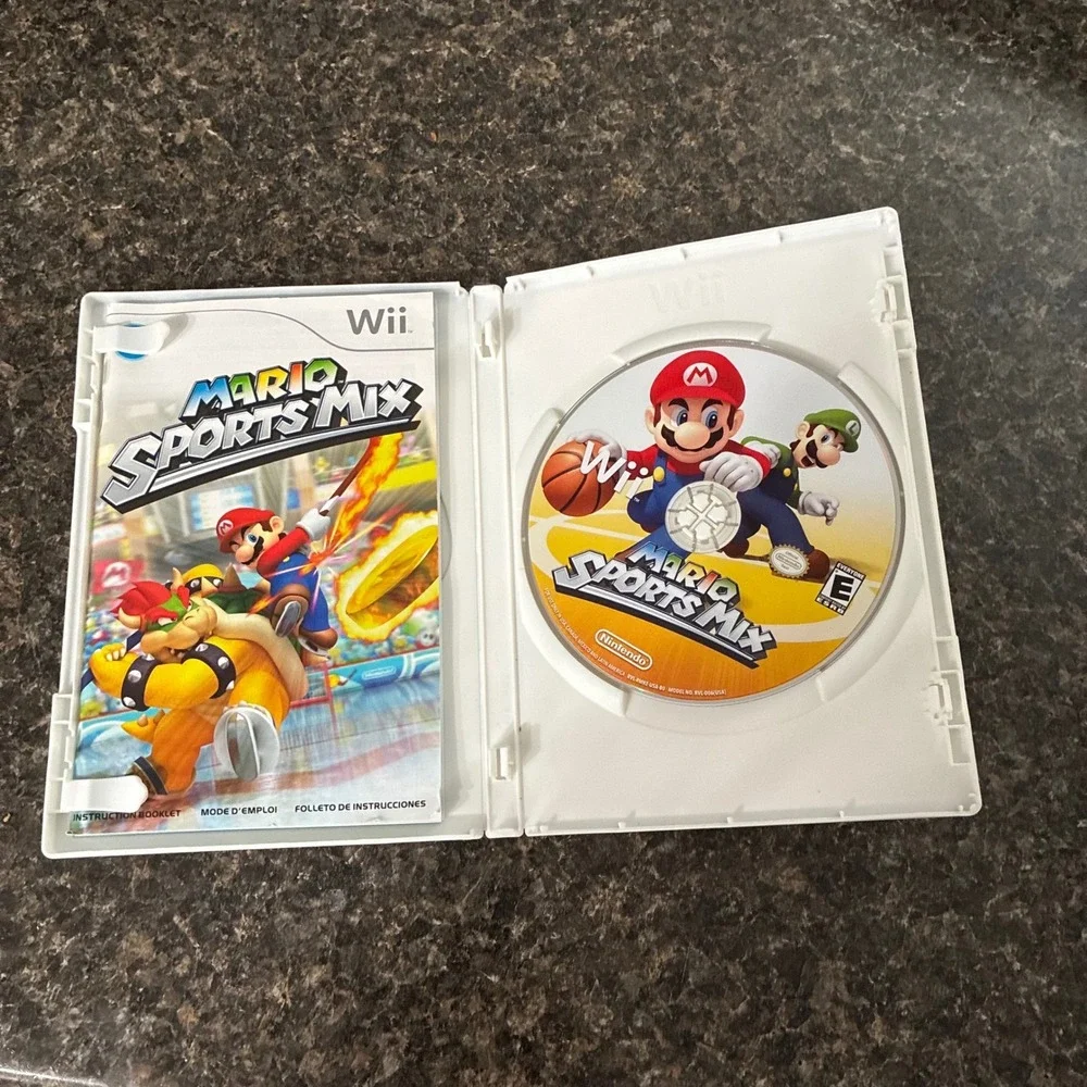Mario Sports Mix Nintendo Wii Game Complete with Manual